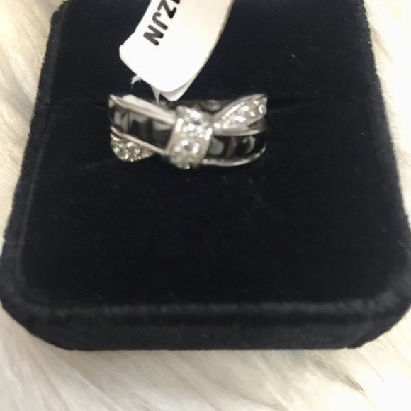 Jewelry - Simulated black onyx ring